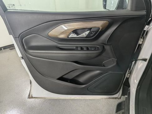 Used 2018 GMC Terrain SLE w/ GMC Pro Grade Package AWD/4WD image 9