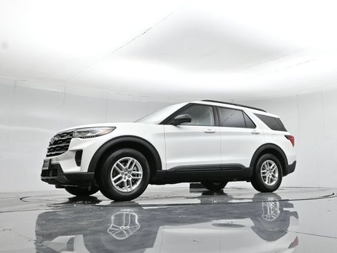 New 2026 Ford Explorer Active RWD image 47