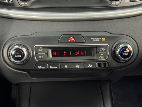 Used 2019 Kia Sorento LX image 24