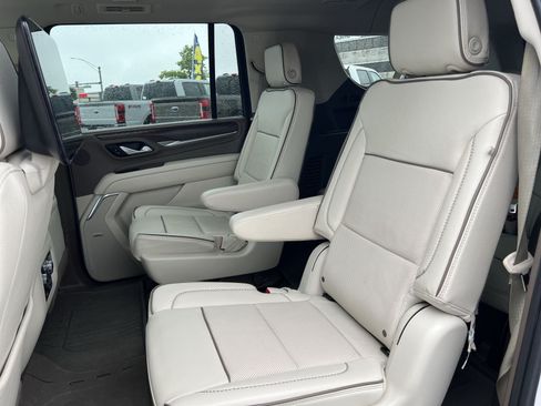 Used 2023 GMC Yukon XL Denali w/ Advanced Technology Package AWD/4WD image 25