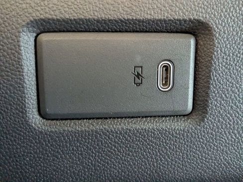 Certified 2025 Chevrolet Suburban Z71 AWD/4WD image 17
