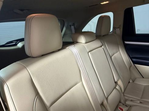 Used 2019 Toyota Highlander XLE FWD image 46