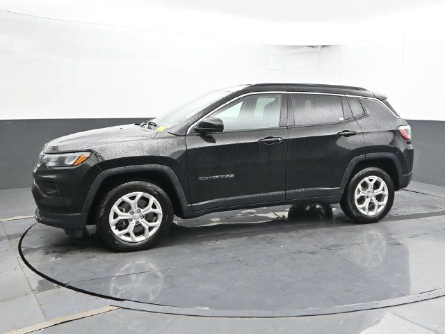 Used 2024 Jeep Compass Latitude AWD/4WD image 8