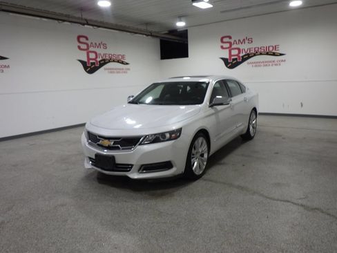 Used 2017 Chevrolet Impala Premier w/ Enhanced Convenience Package FWD image 2