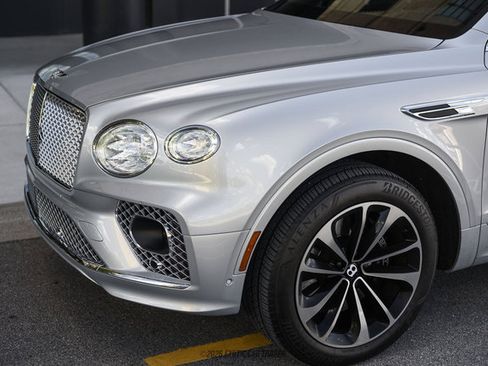Used 2021 Bentley Bentayga AWD/4WD image 42