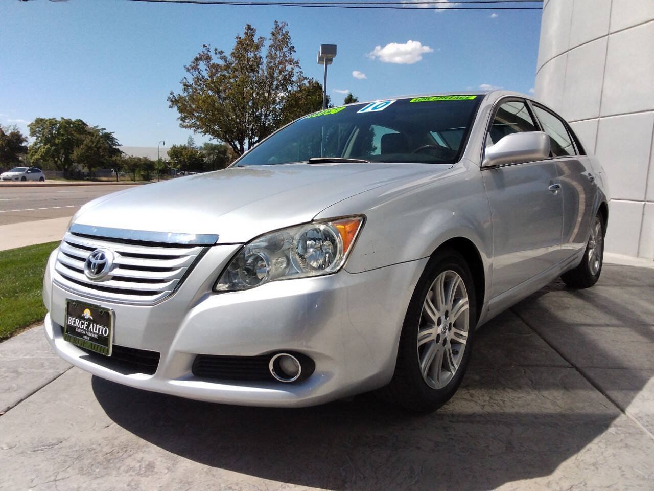 Used 2010 Toyota Avalon Limited FWD image 3