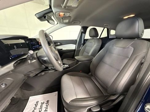 Used 2024 Chevrolet Trax LT FWD image 16