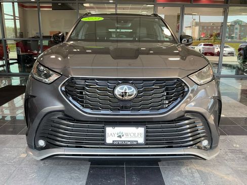 Certified 2023 Toyota Highlander XSE AWD/4WD image 2