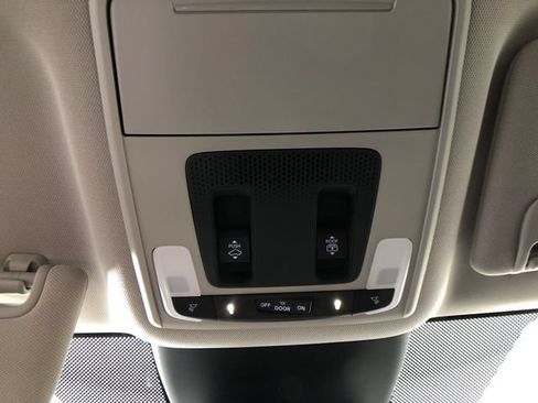 Used 2023 Honda Pilot Touring image 17