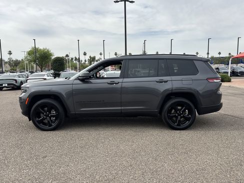 Used 2023 Jeep Grand Cherokee L Laredo AWD/4WD image 3