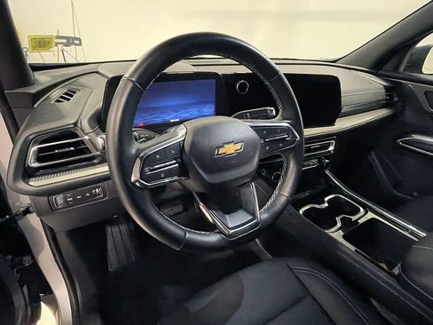 Used 2025 Chevrolet Traverse LT AWD/4WD image 23
