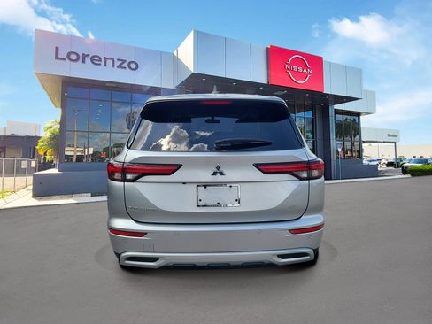 Used 2024 Mitsubishi Outlander SE FWD image 6
