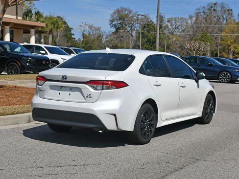 Used 2025 Toyota Corolla LE image 4