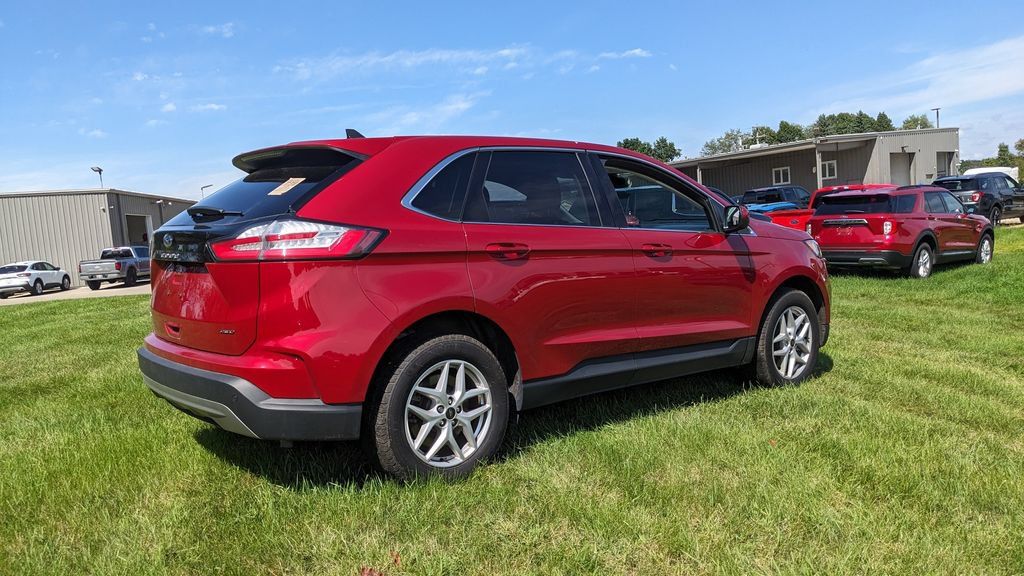 Certified 2024 Ford Edge SEL w/ Convenience Package AWD/4WD image 3