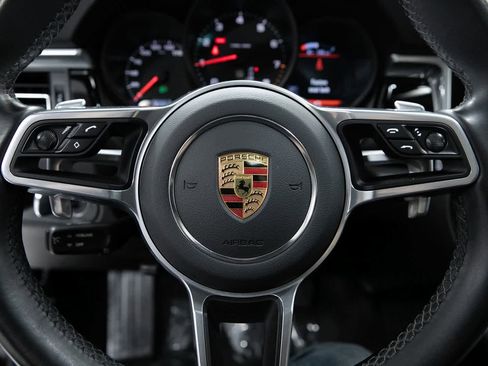 Certified 2021 Porsche Macan image 14