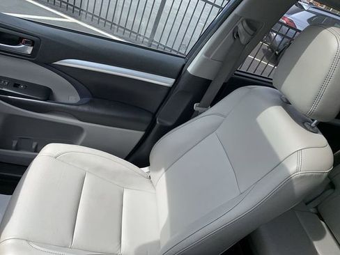 Used 2018 Toyota Highlander XLE image 31