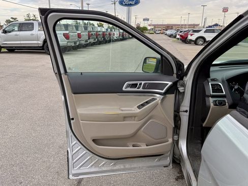 Used 2015 Ford Explorer XLT AWD/4WD image 14