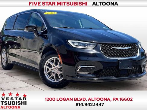 Used 2024 Chrysler Pacifica Touring-L FWD image 1