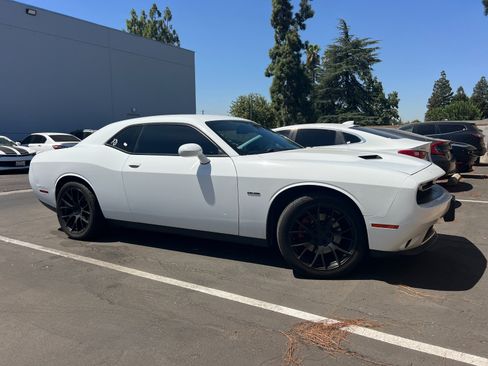 Used 2016 Dodge Challenger R/T RWD image 2