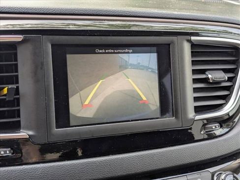Used 2021 Chrysler Voyager Lxi FWD image 12