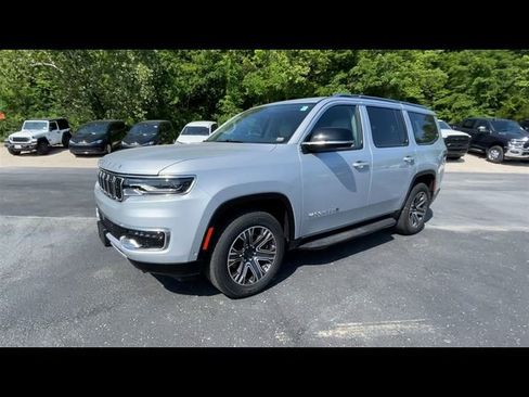 Used 2024 Jeep Wagoneer Series II AWD/4WD image 5