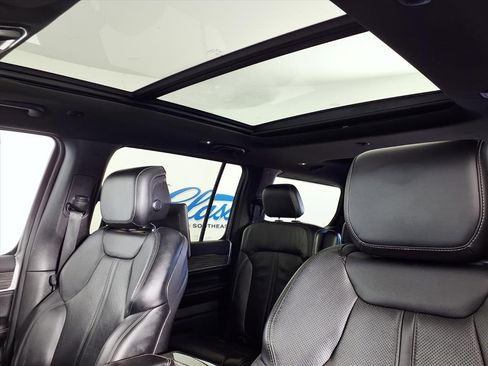 Used 2022 Jeep Wagoneer Series III w/ Premium Group I image 13