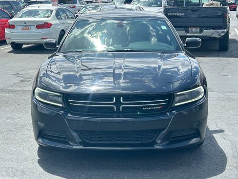 Used 2017 Dodge Charger SE RWD image 9