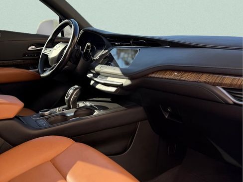 Used 2019 Cadillac XT4 Premium Luxury AWD/4WD image 19