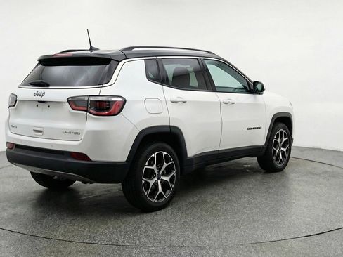 Used 2025 Jeep Compass Limited image 9