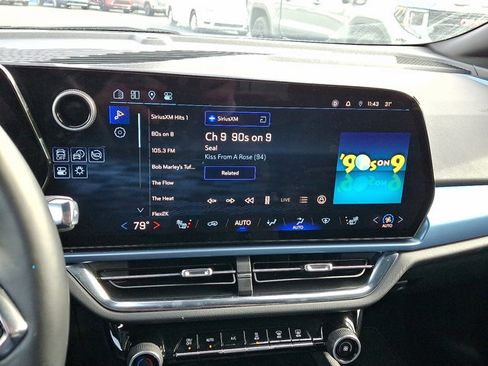 Used 2025 Chevrolet Equinox EV LT w/ Convenience Package image 15