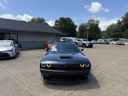 Used 2019 Dodge Challenger R/T RWD image 2