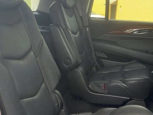 Used 2017 Cadillac Escalade Luxury RWD image 13