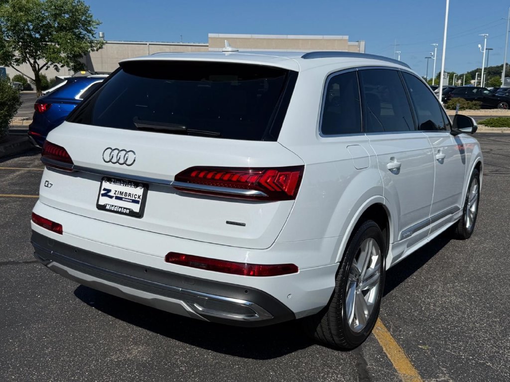 Used 2023 Audi Q7 2.0T Premium w/ Convenience Package AWD/4WD image 3