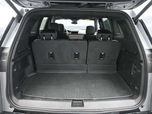 Used 2026 GMC Acadia Denali Ultimate w/ LPO, All-Weather Package AWD/4WD image 12