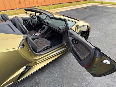 Used 2023 Lamborghini Huracan EVO RWD image 38