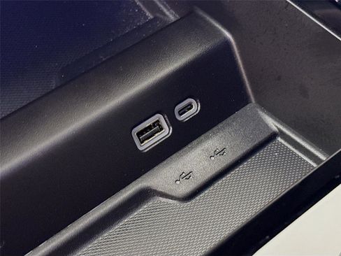 Used 2025 Chevrolet Suburban LS image 13