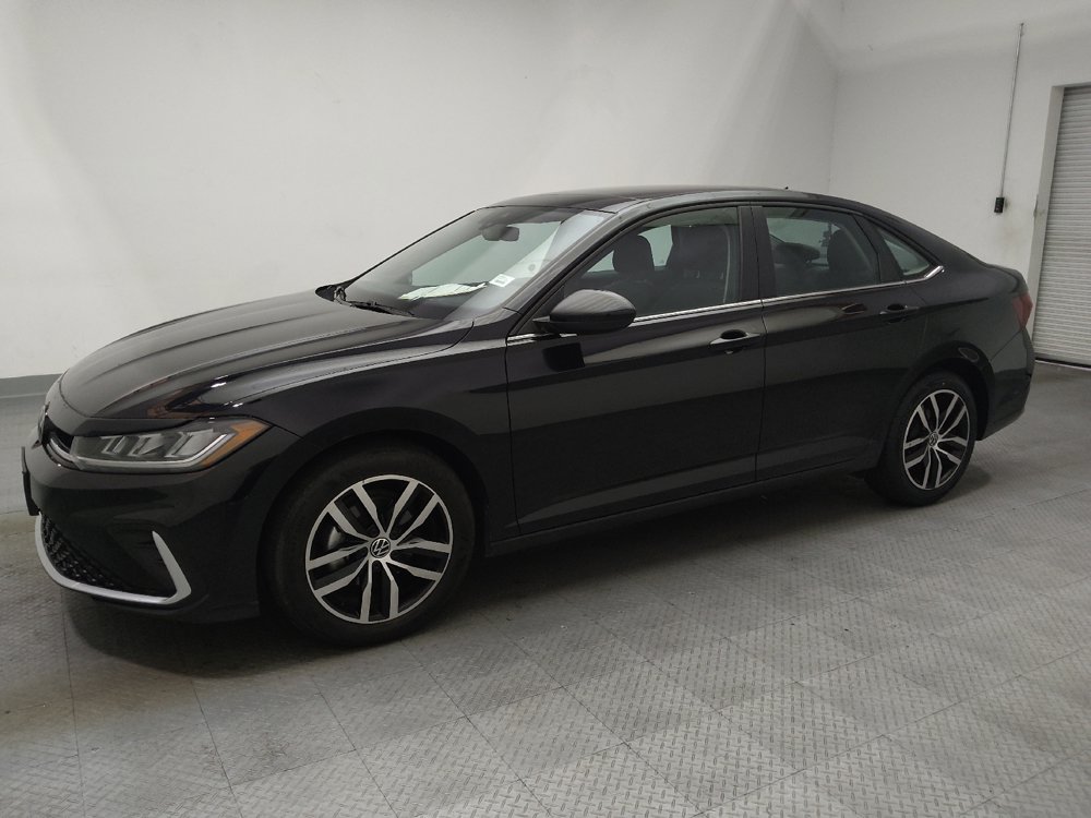 Used 2025 Volkswagen Jetta SE FWD image 2