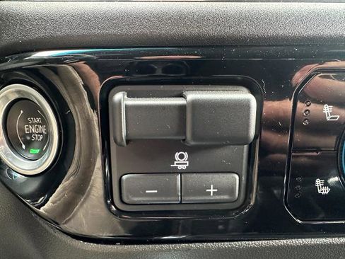 Used 2023 Chevrolet Silverado 1500 LT w/ Convenience Package II AWD/4WD image 34
