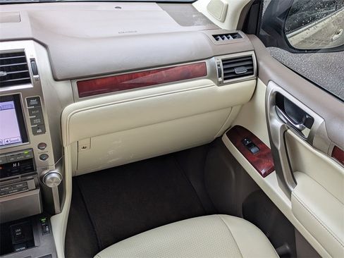 Used 2013 Lexus GX 460 w/ Comfort Plus Pkg image 18