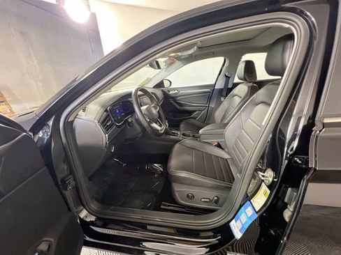 Used 2023 Volkswagen Jetta SE FWD image 14
