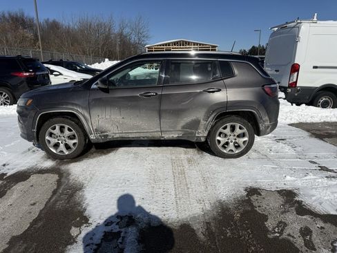 Used 2022 Jeep Compass Limited image 9