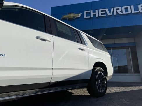 New 2026 Chevrolet Suburban LS image 4