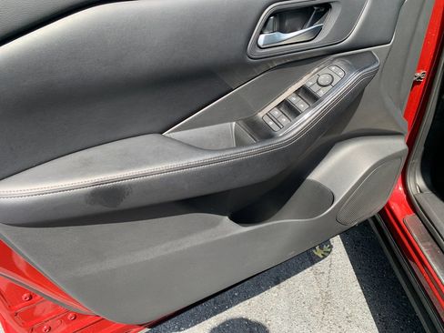 Used 2025 Nissan Rogue SV FWD image 19