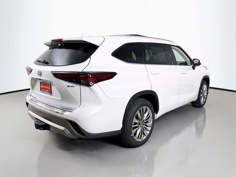 New 2026 Toyota Highlander Platinum AWD/4WD image 8