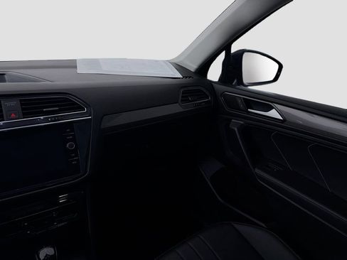 Certified 2023 Volkswagen Tiguan SE w/ Panoramic Sunroof Package image 24