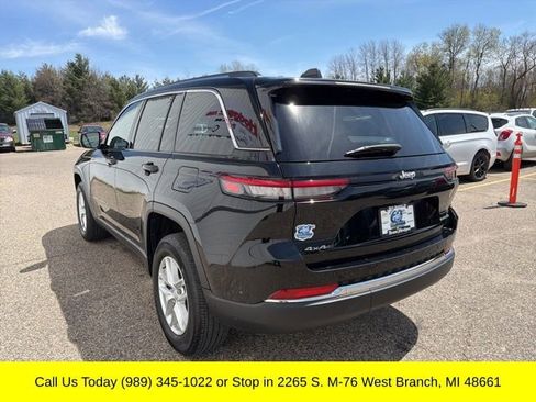 Used 2023 Jeep Grand Cherokee Laredo w/ Luxury Tech Group I AWD/4WD image 9