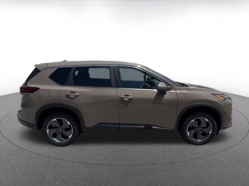 Used 2025 Nissan Rogue SV FWD image 16