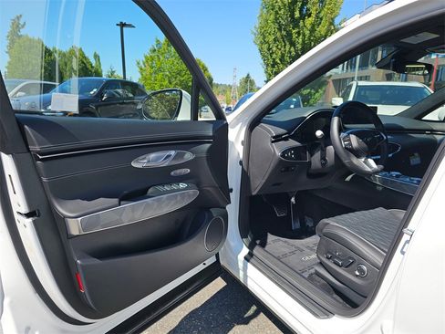 Used 2025 Genesis GV70 3.5T Sport w/ Sport Advanced Package image 22