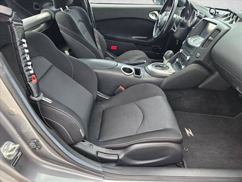 Used 2016 Nissan 370Z Coupe RWD image 17
