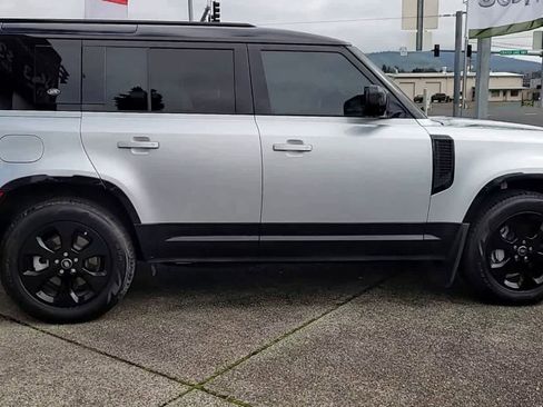 Used 2024 Land Rover Defender 110 X-Dynamic SE image 9